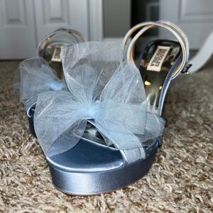 Badgley Mischka Sophie Platform Sandal with Tulle Flower NWOT Size 8
